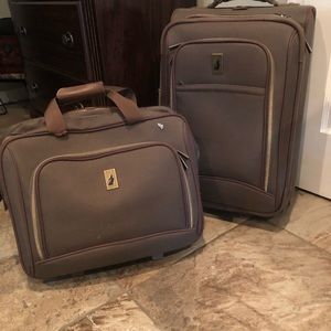 Set of London Fog luggage